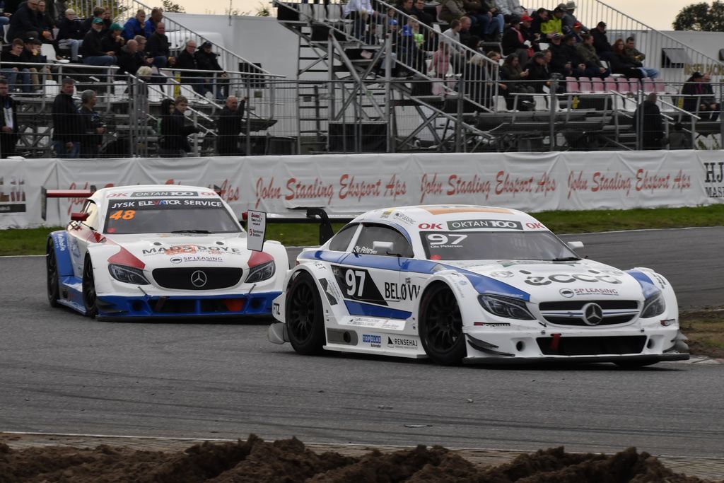 Ole Petersen holdt Frederik Nymark bag sig og tog sin tredje Super GT-titel
(Foto: Morten Kimer Hansen)